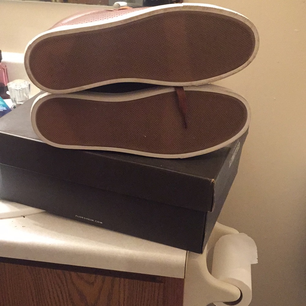 Sneakers - Picture 5 of 5